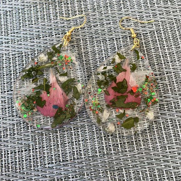 XMAS Handmade Large Pressed Flower Holiday Vibes Earrings Teardrop Shape - Picture 8 of 9